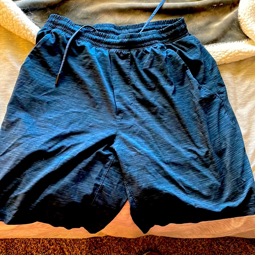 Lululemon pace breaker short. 9in inseam. Blue with stripes